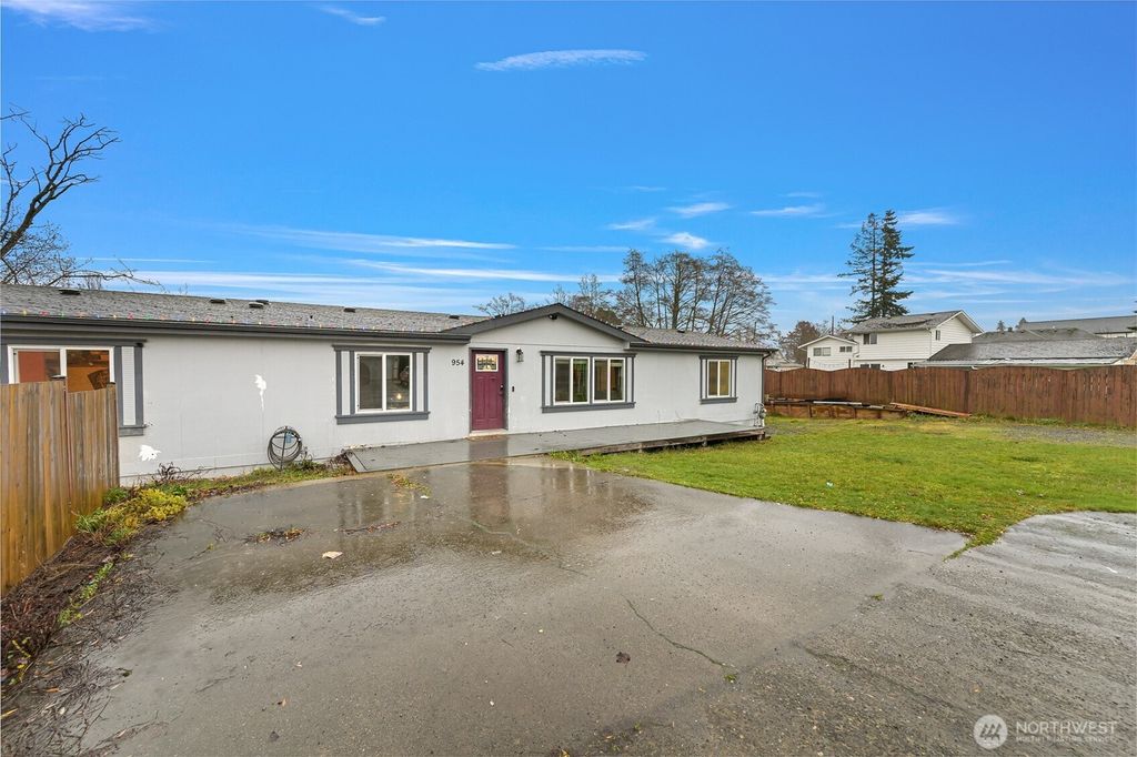 Photo of 954 Garfield Avenue, Blaine, WA 98230 (MLS # 2461195)