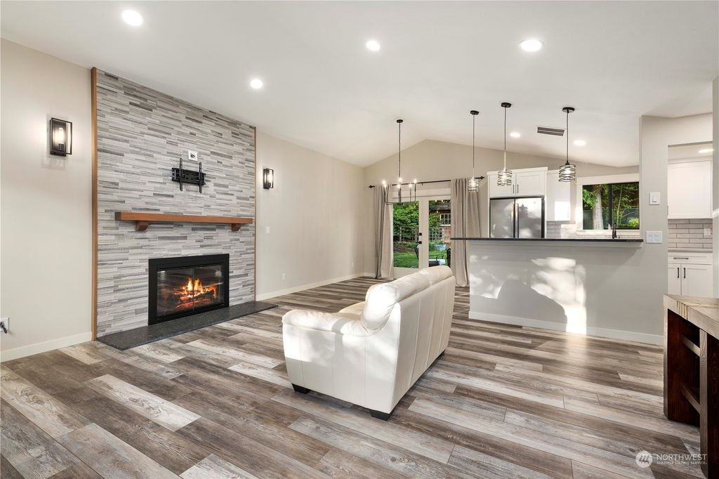 Photo of 15014 81st Avenue NE, Kenmore, WA 98028 (MLS # 2072920)