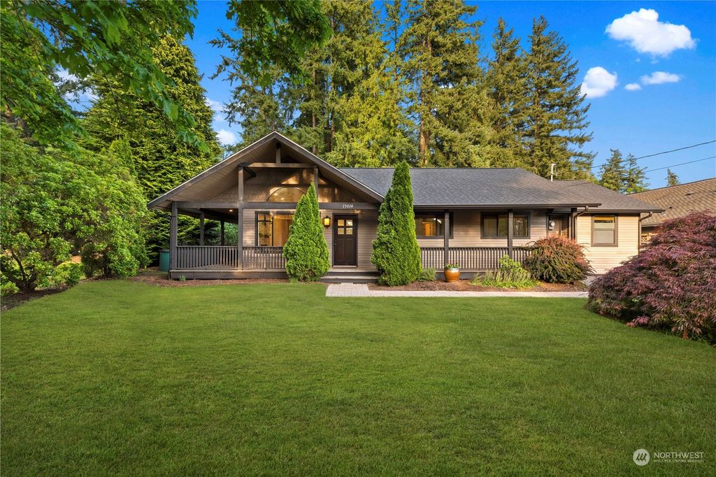 Photo of 15014 81st Avenue NE, Kenmore, WA 98028 (MLS # 2072920)
