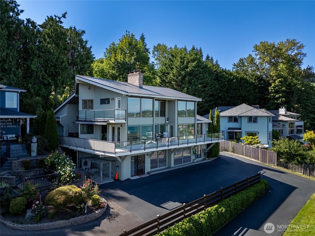 Photo of 3911 NE 158th Lane, Lake Forest Park, WA 98155 (MLS # 2371191)