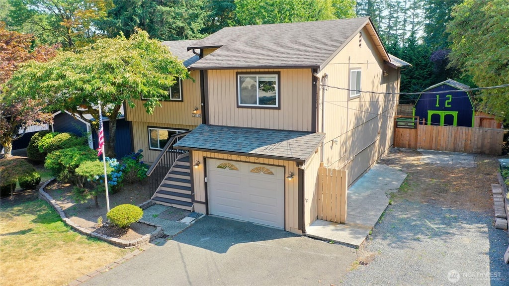Photo of 3203 NE 195th St ST, Lake Forest Park, WA 98155 (MLS # 2560440)