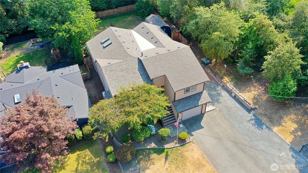 Photo of 3203 NE 195th St ST, Lake Forest Park, WA 98155 (MLS # 2560440)