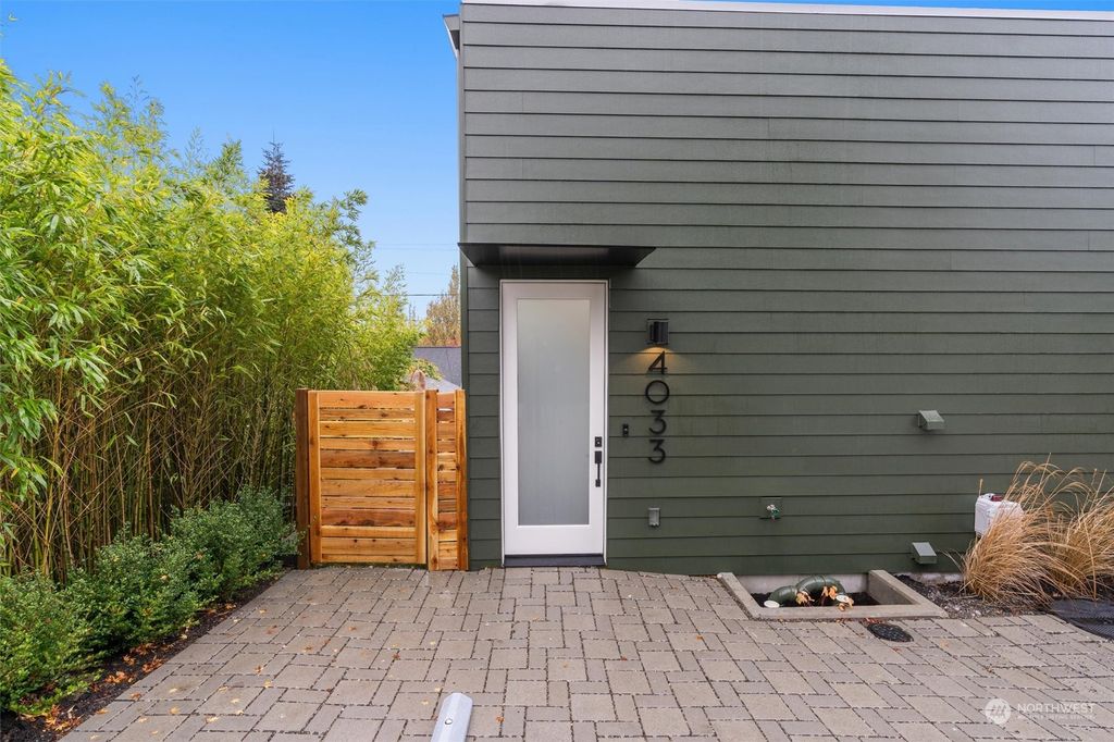 Photo of 4033 44th Avenue SW, Seattle, WA 98116 (MLS # 2306138)