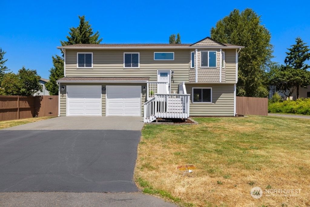 Photo of 319 Broadway, Auburn, WA 98001 (MLS # 2261112)