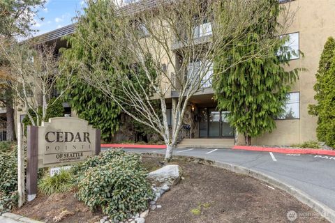 750 N 143rd Street Unit 211, Seattle, WA 98133 - MLS#: 2358462