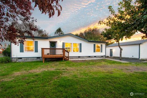 Photo of 107 6th Street NE, Long Beach, WA 98631 (MLS # 2171855)