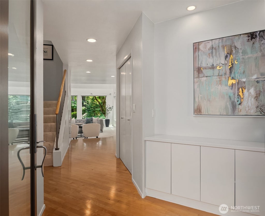 Photo of 10307 NE 19th Place #B3, Bellevue, WA 98004 (MLS # 2566663)