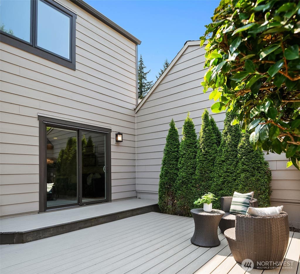 Photo of 10307 NE 19th Place #B3, Bellevue, WA 98004 (MLS # 2566663)