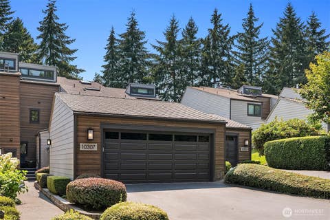Photo of 10307 NE 19th Place #B3, Bellevue, WA 98004 (MLS # 2566663)