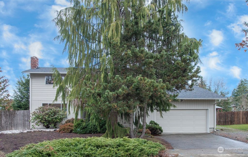 Photo of 1636 Jefferson Court SE, Renton, WA 98058 (MLS # 2019412)