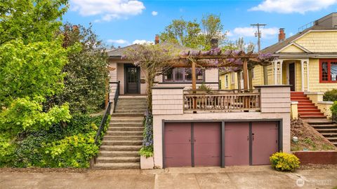 Photo of 1018 NE 62nd Street, Seattle, WA 98115 (MLS # 2507406)