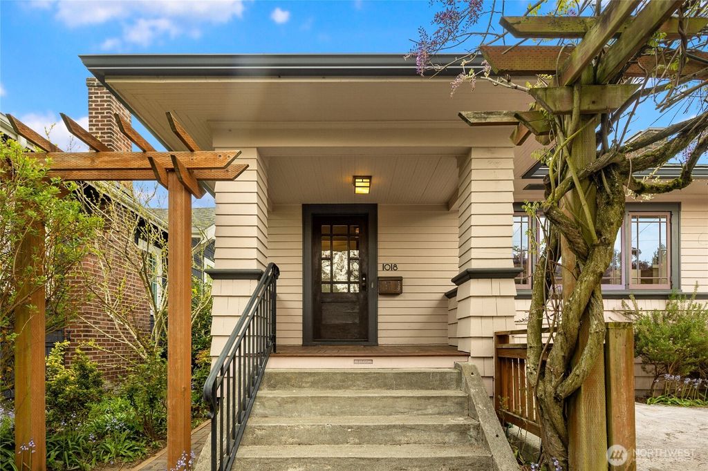 Photo of 1018 NE 62nd Street, Seattle, WA 98115 (MLS # 2507406)