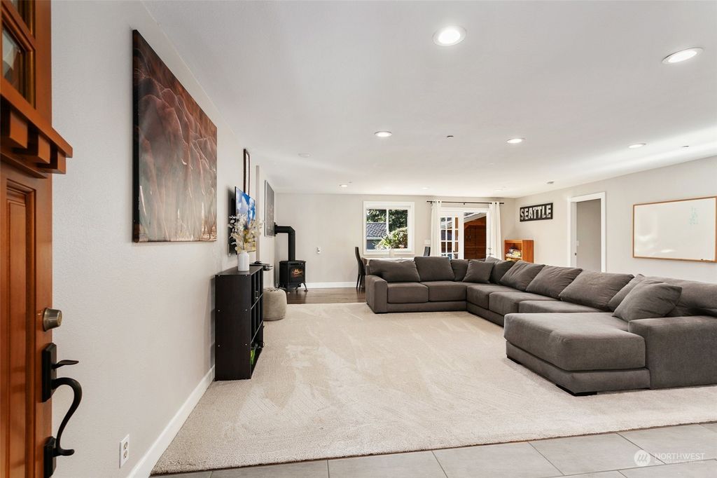 Photo of 16233 15th Avenue SW, Burien, WA 98166 (MLS # 2274260)