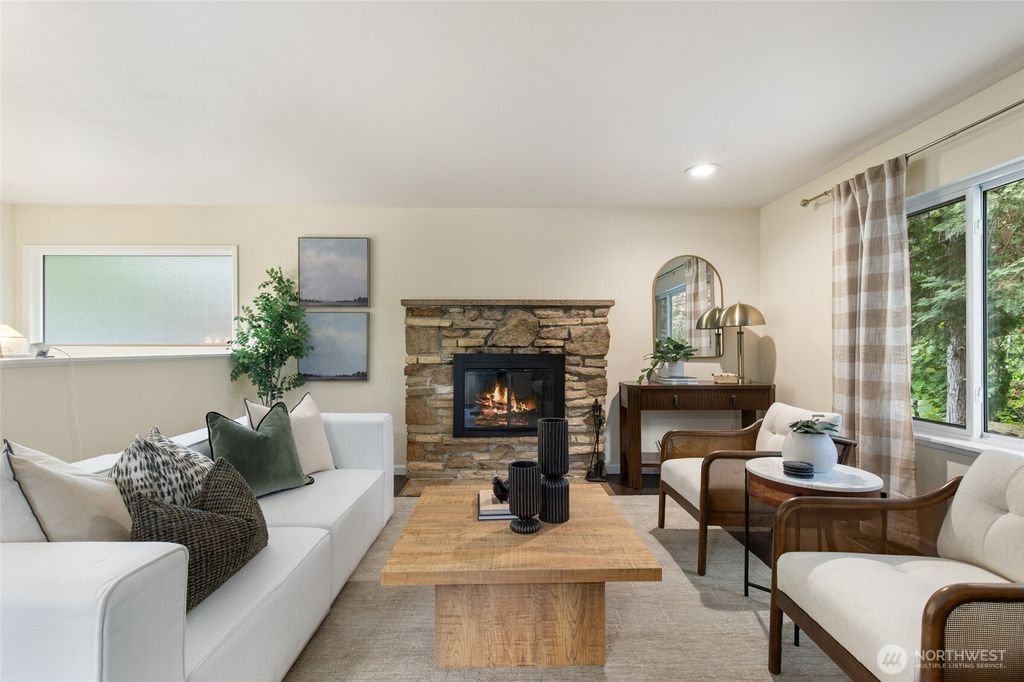 Photo of 14008 Roslyn Place N, Seattle, WA 98133 (MLS # 2375478)