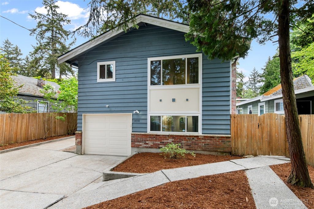 Photo of 14008 Roslyn Place N, Seattle, WA 98133 (MLS # 2375478)