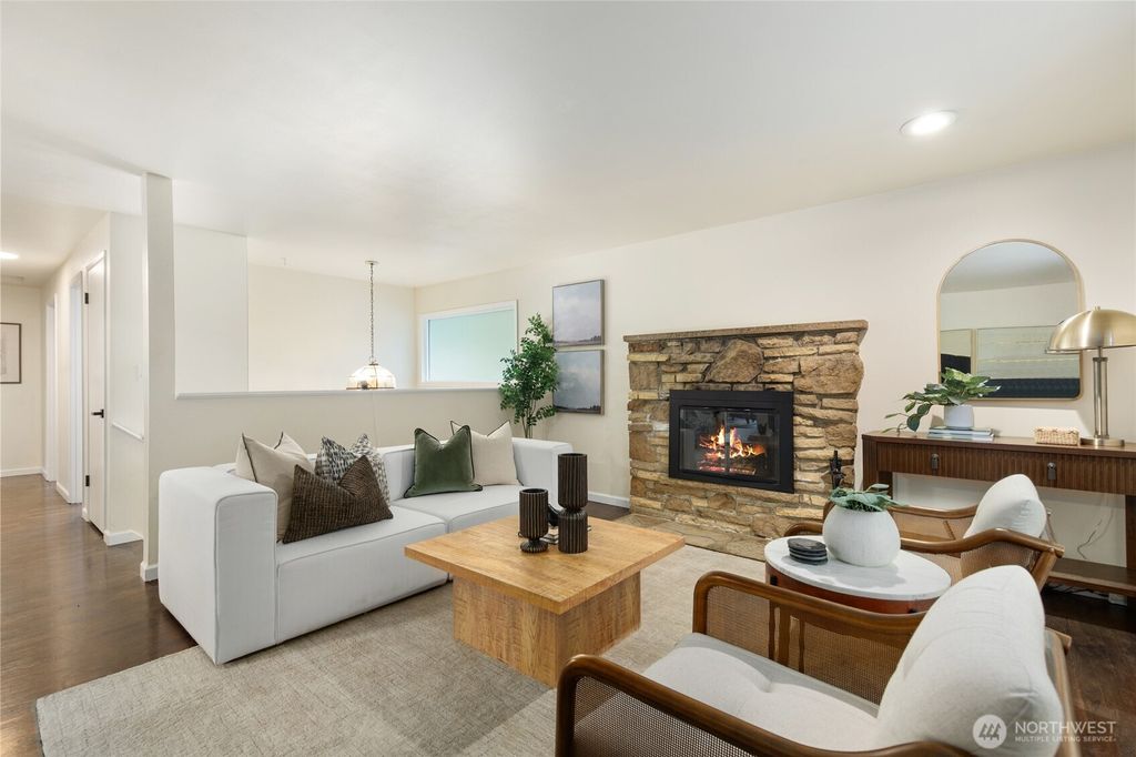 Photo of 14008 Roslyn Place N, Seattle, WA 98133 (MLS # 2375478)
