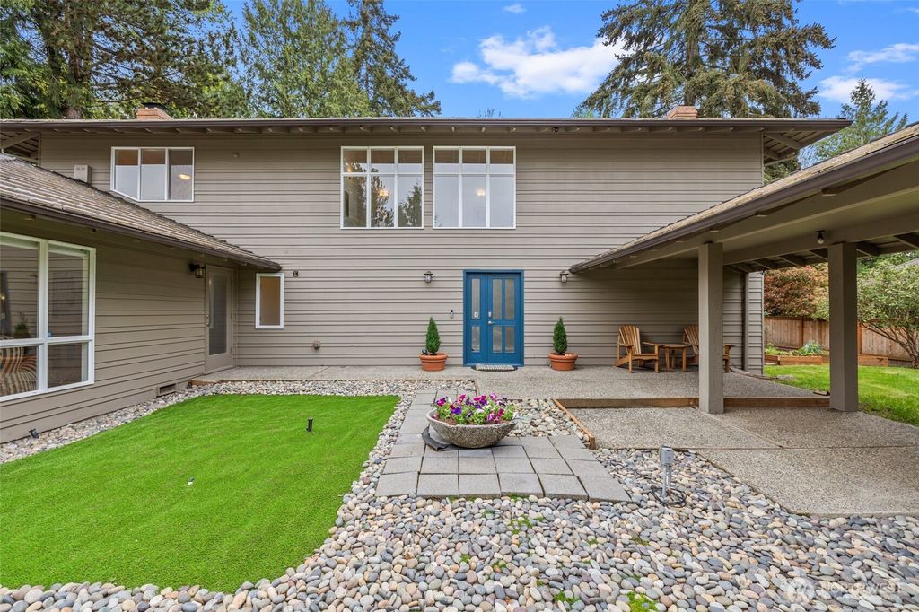 Photo of 2507 Medina Circle, Medina, WA 98039 (MLS # 2511523)