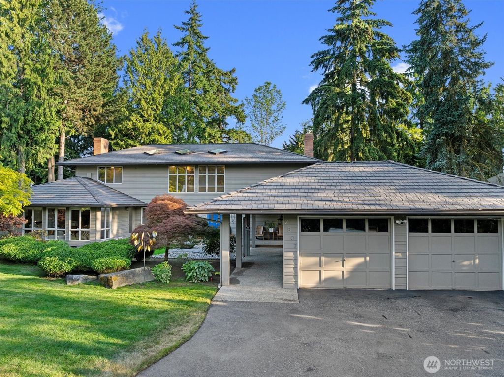 Photo of 2507 Medina Circle, Medina, WA 98039 (MLS # 2511523)