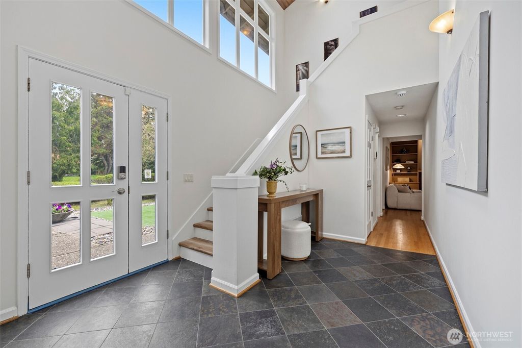 Photo of 2507 Medina Circle, Medina, WA 98039 (MLS # 2511523)
