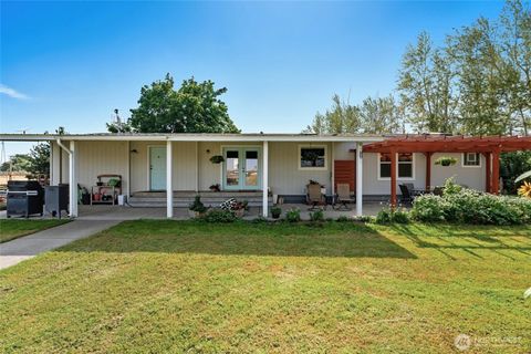 Photo of 7082 Stateline Road, Touchet, WA 99360 (MLS # 2432107)