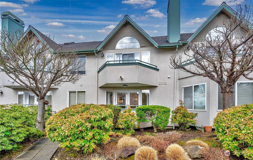Photo of 555 Walnut Street #5, Edmonds, WA 98020 (MLS # 2265996)