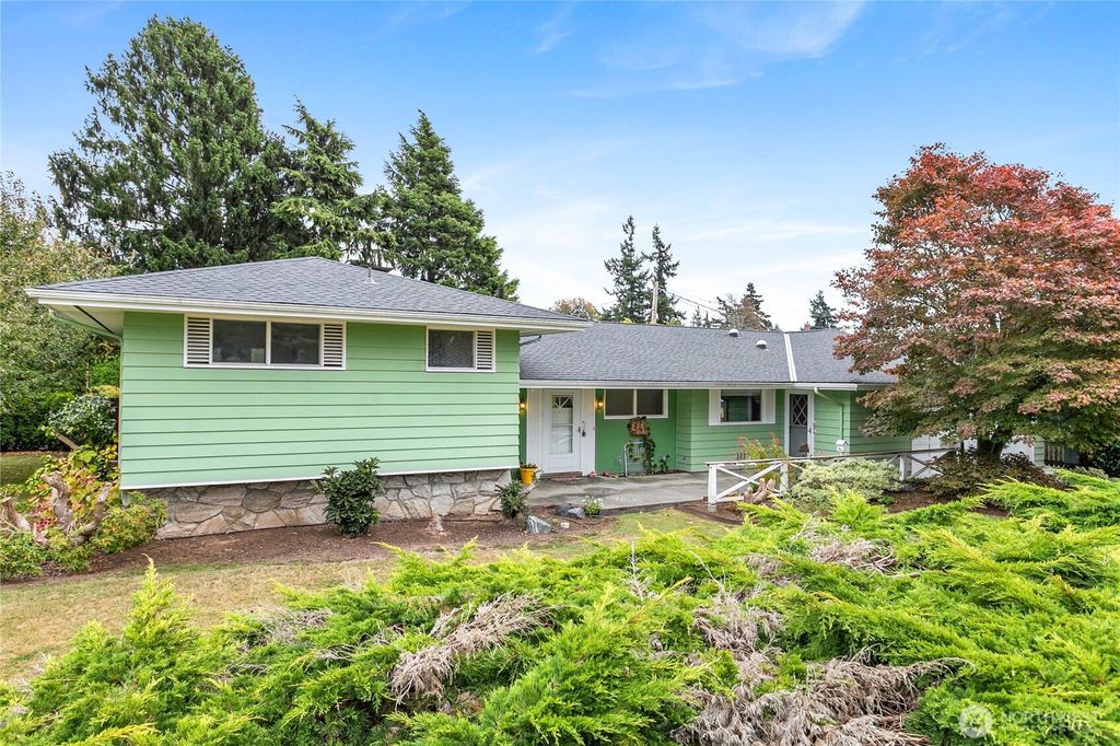 Photo of 2434 Spruce Street, Bellingham, WA 98225 (MLS # 2446384)