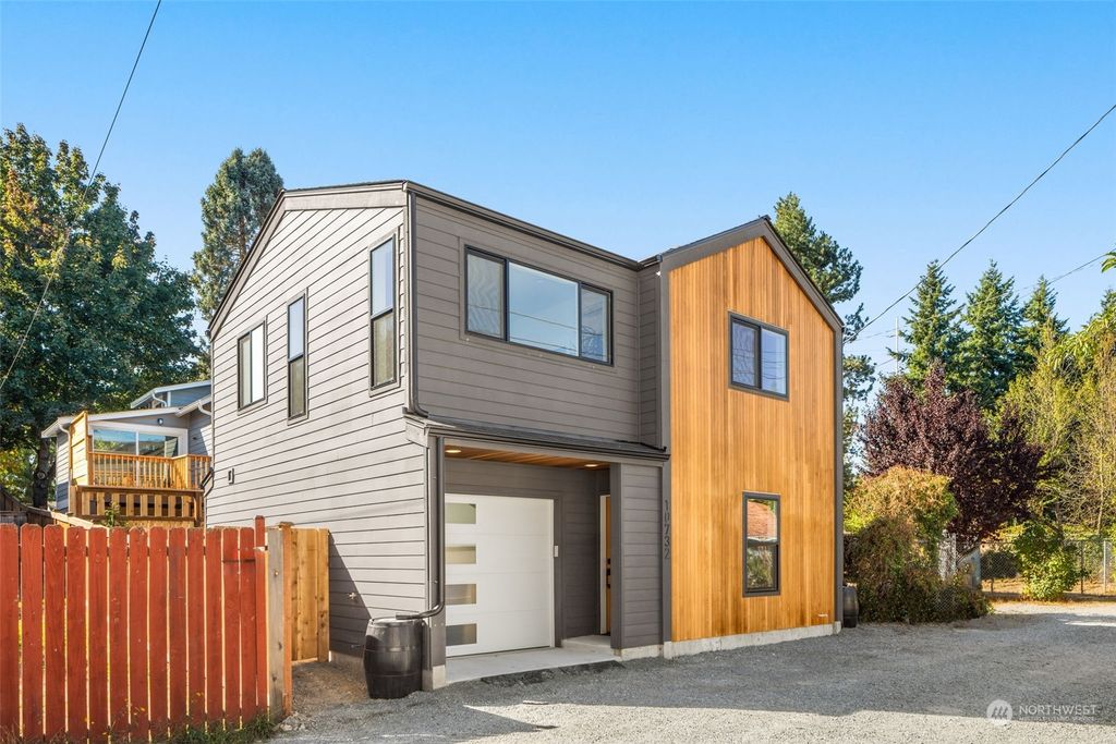 Photo of 10732 Fremont Avenue N, Seattle, WA 98133 (MLS # 2195538)
