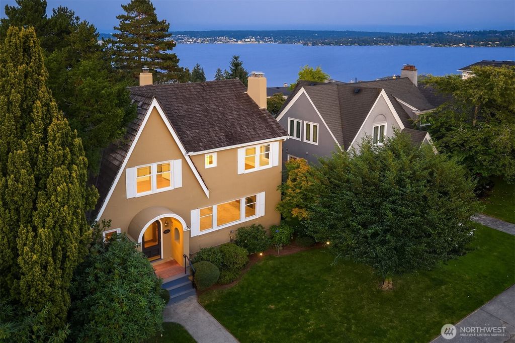 Photo of 3832 48th Avenue NE, Seattle, WA 98105 (MLS # 2480195)