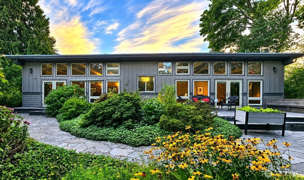 Photo of 16 Cascade Key, Bellevue, WA 98006 (MLS # 2581036)