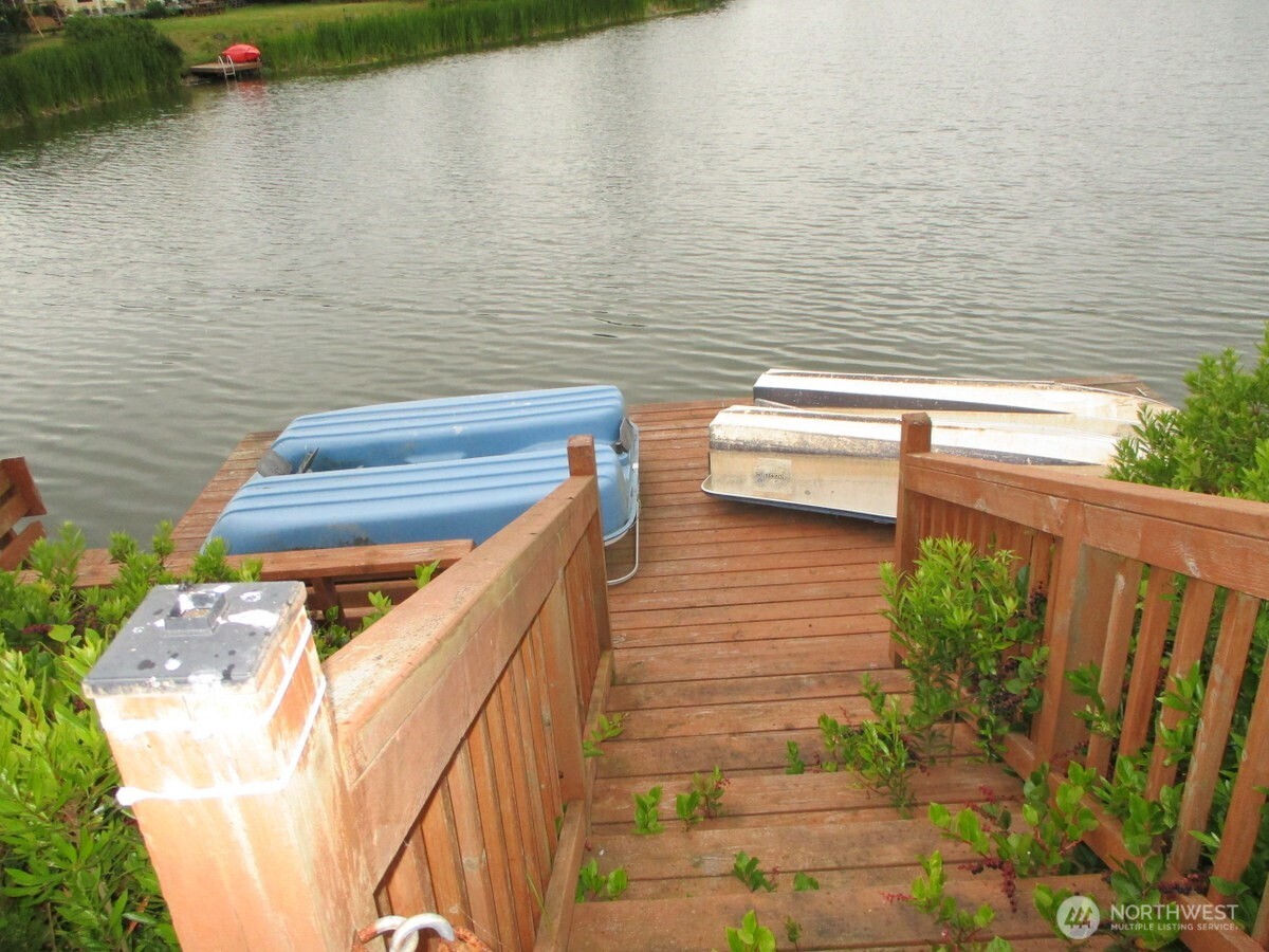 212 S Razor Clam Dr SW