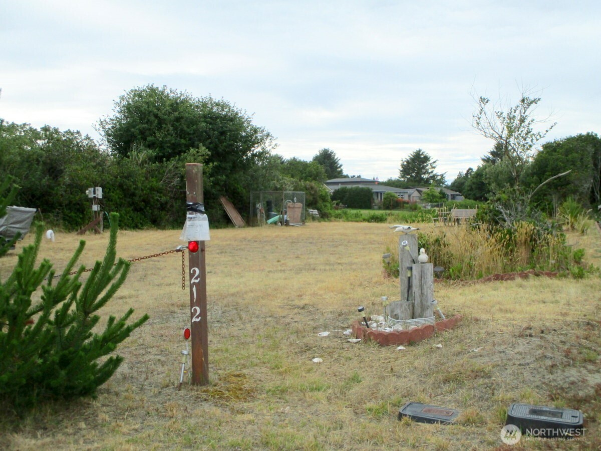 212 S Razor Clam Dr SW