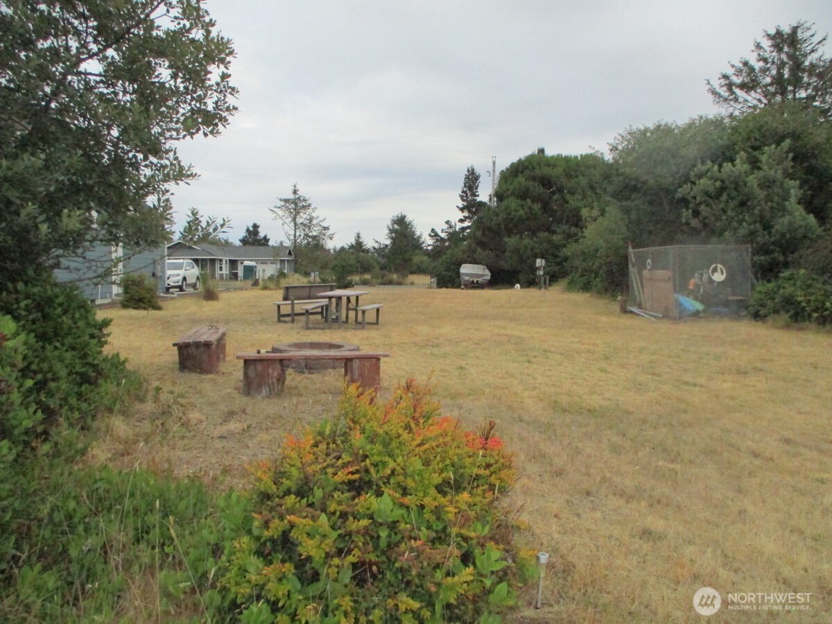 212 S Razor Clam Dr SW