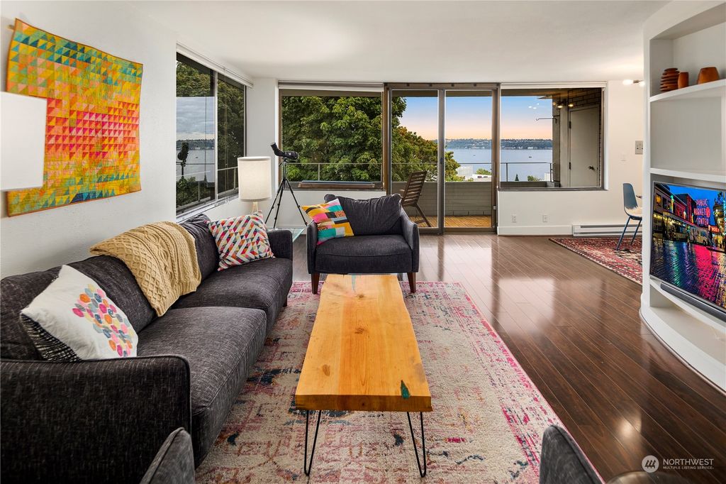 Photo of 521 5th Avenue W #301, Seattle, WA 98119 (MLS # 2166248)