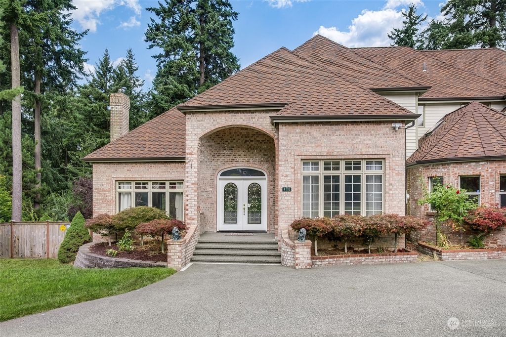 Photo of 470 SW 345th Place, Federal Way, WA 98023 (MLS # 2155281)