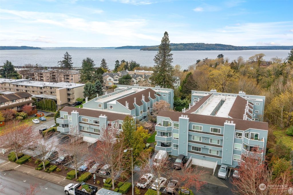 Photo of 21925 7th Avenue S #101, Des Moines, WA 98198 (MLS # 2057897)