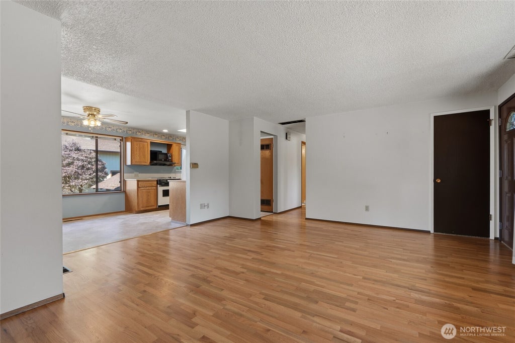 Photo of 1524 N James St ST, Tacoma, WA 98406 (MLS # 2577710)