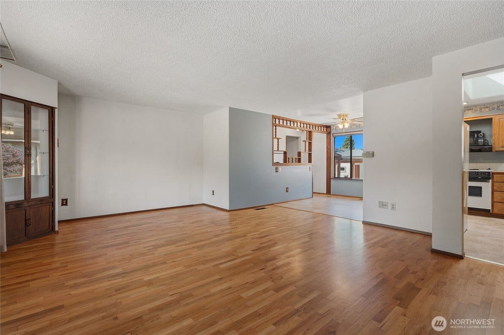 Photo of 1524 N James St ST, Tacoma, WA 98406 (MLS # 2577710)