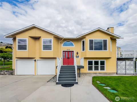 Photo of 210 25th Street NE, East Wenatchee, WA 98802 (MLS # 2513557)