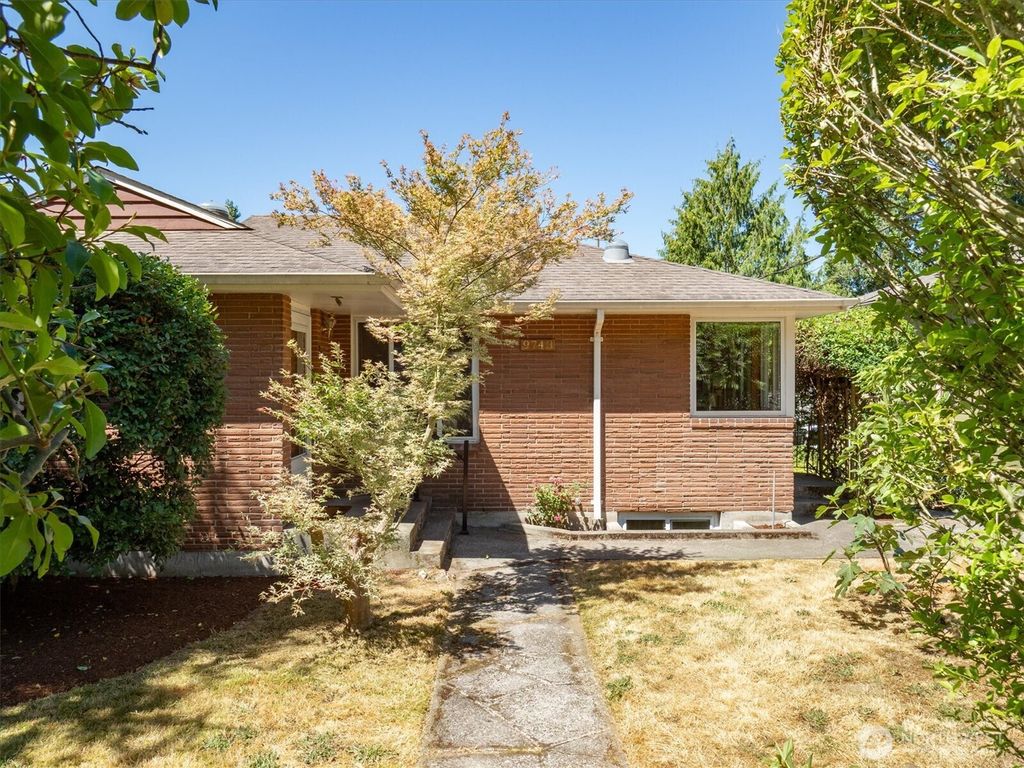 Photo of 9743 46th Avenue NE, Seattle, WA 98115 (MLS # 2408097)