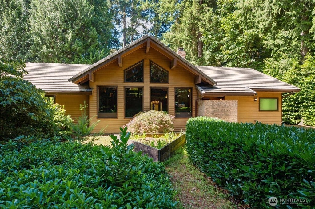 Photo of 18461 Ballinger Way NE, Lake Forest Park, WA 98155 (MLS # 2560624)