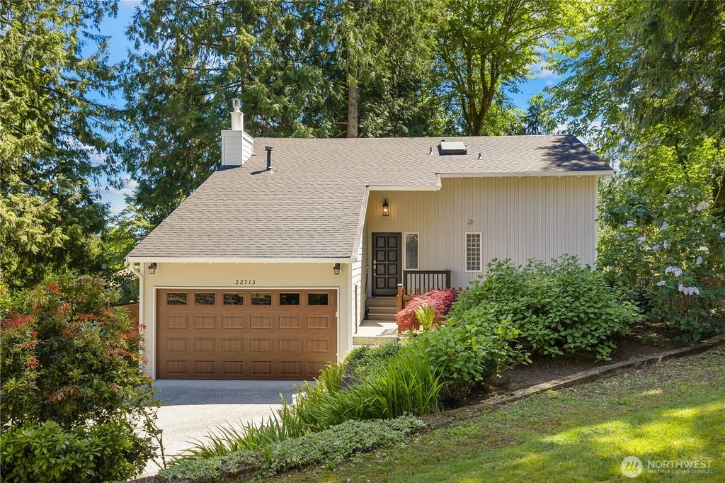 Photo of 22713 NE 12th Place, Sammamish, WA 98074 (MLS # 2522875)
