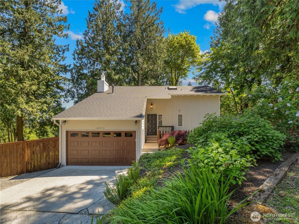 Photo of 22713 NE 12th Place, Sammamish, WA 98074 (MLS # 2522875)
