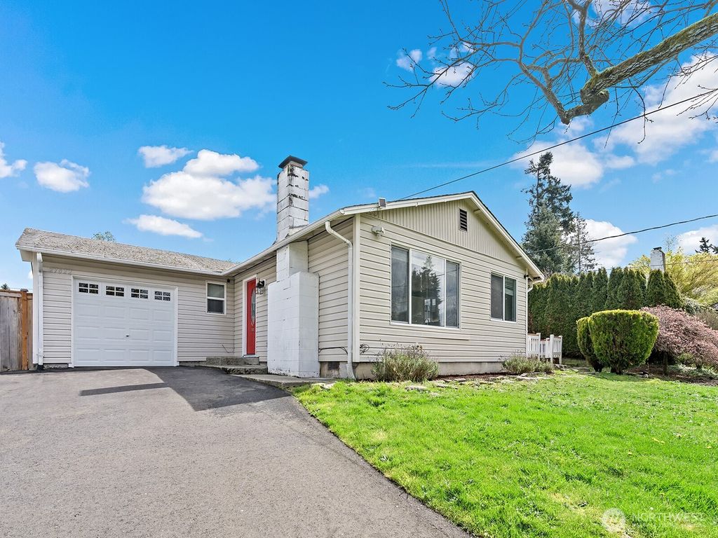Photo of 27022 S 12th Avenue, Des Moines, WA 98198 (MLS # 2368811)