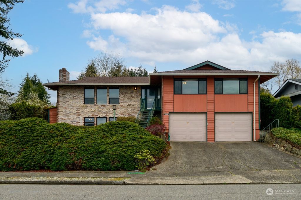 Photo of 2018 Rolling Hills Avenue SE, Renton, WA 98055 (MLS # 2058730)
