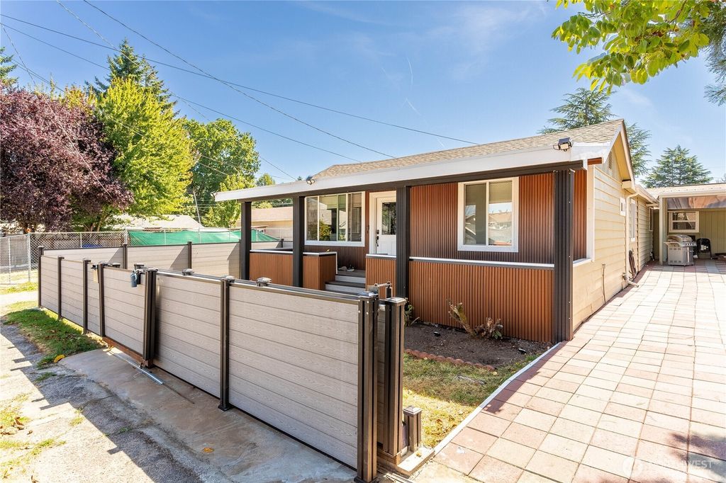 Photo of 8543 S 118th Street, Seattle, WA 98178 (MLS # 2427883)