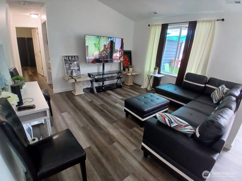 Photo of Kent, WA 98030 (MLS # 2457621)