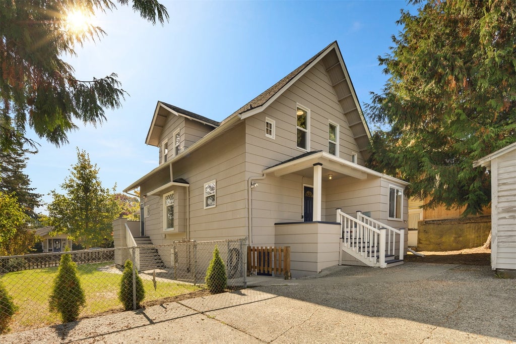 Photo of 940 N 76th Street, Seattle, WA 98103 (MLS # 2593518)