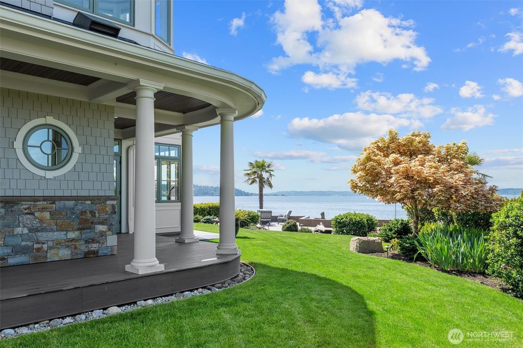 Photo of 11824 Seola Beach Drive SW, Burien, WA 98146 (MLS # 2365003)