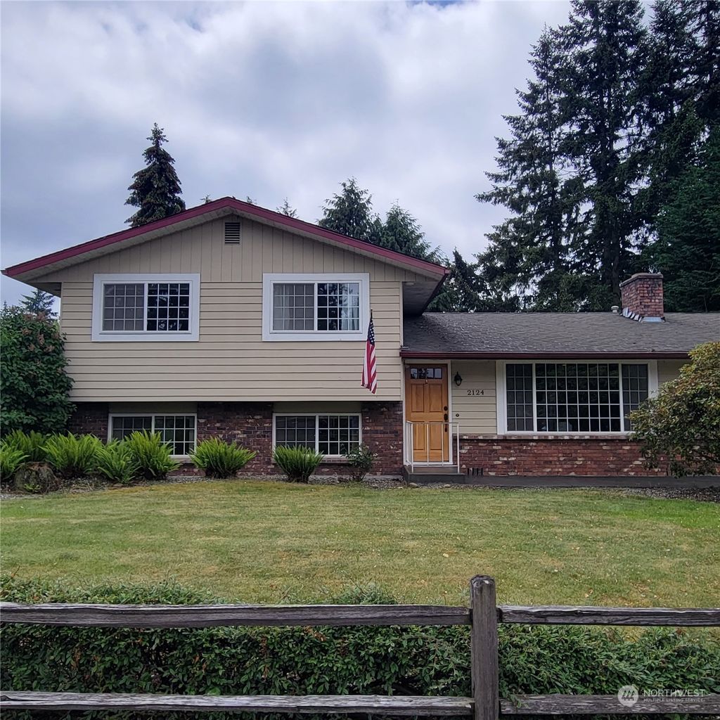 Photo of 2124 105th Street SE, Everett, WA 98208 (MLS # 2074189)
