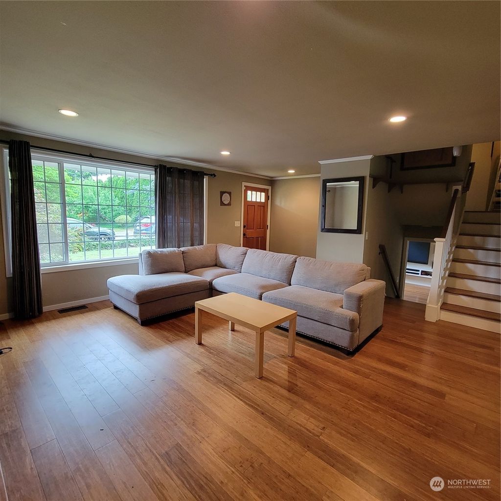 Photo of 2124 105th Street SE, Everett, WA 98208 (MLS # 2074189)